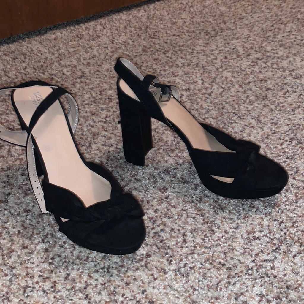 Brand New Suede Knot Black Pumps